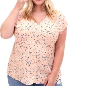 🦋TORRID Pink Floral Print Top🦋